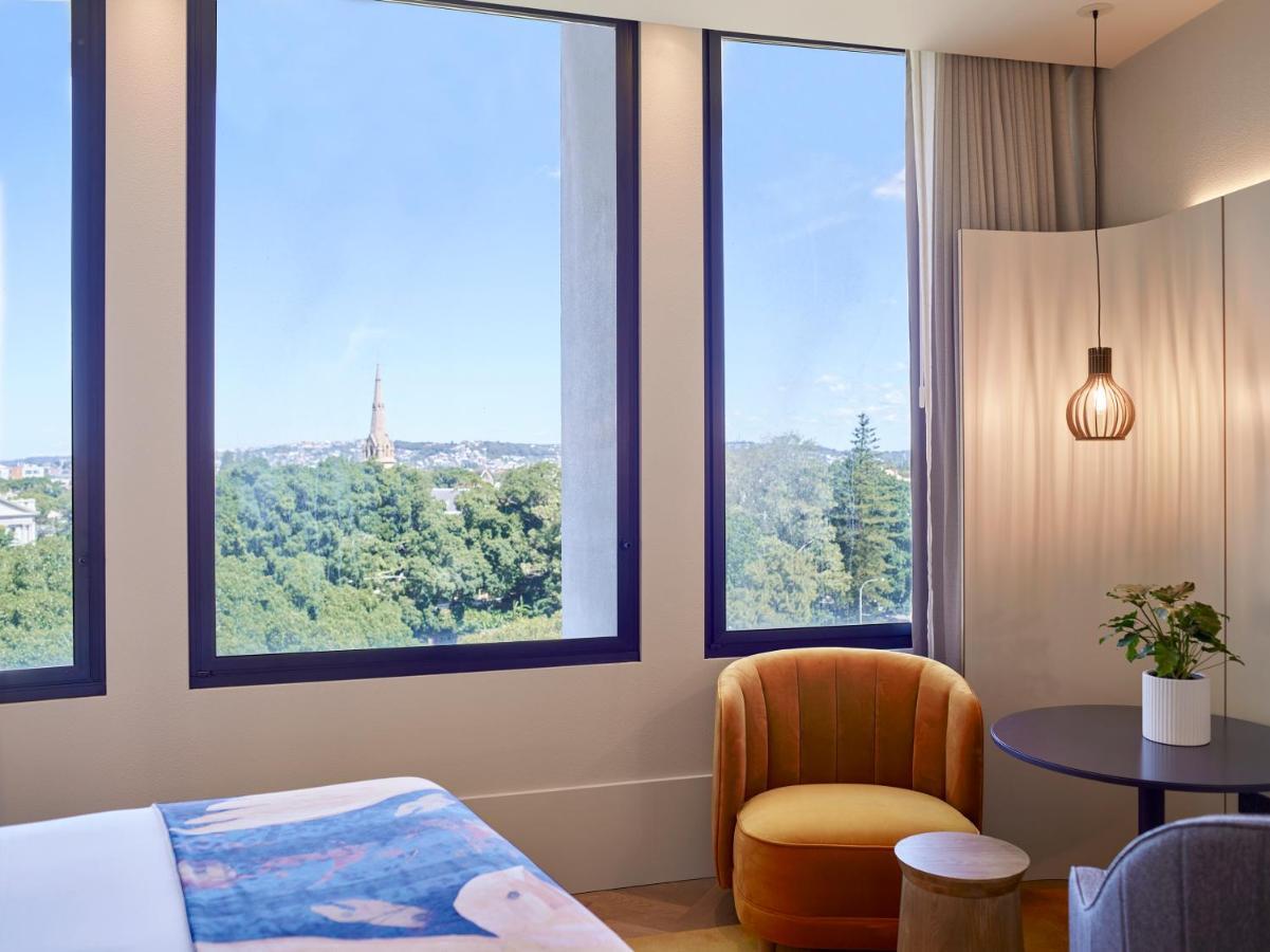 Crystalbrook Kingsley Hotel Newcastle Bagian luar foto A room at the hotel