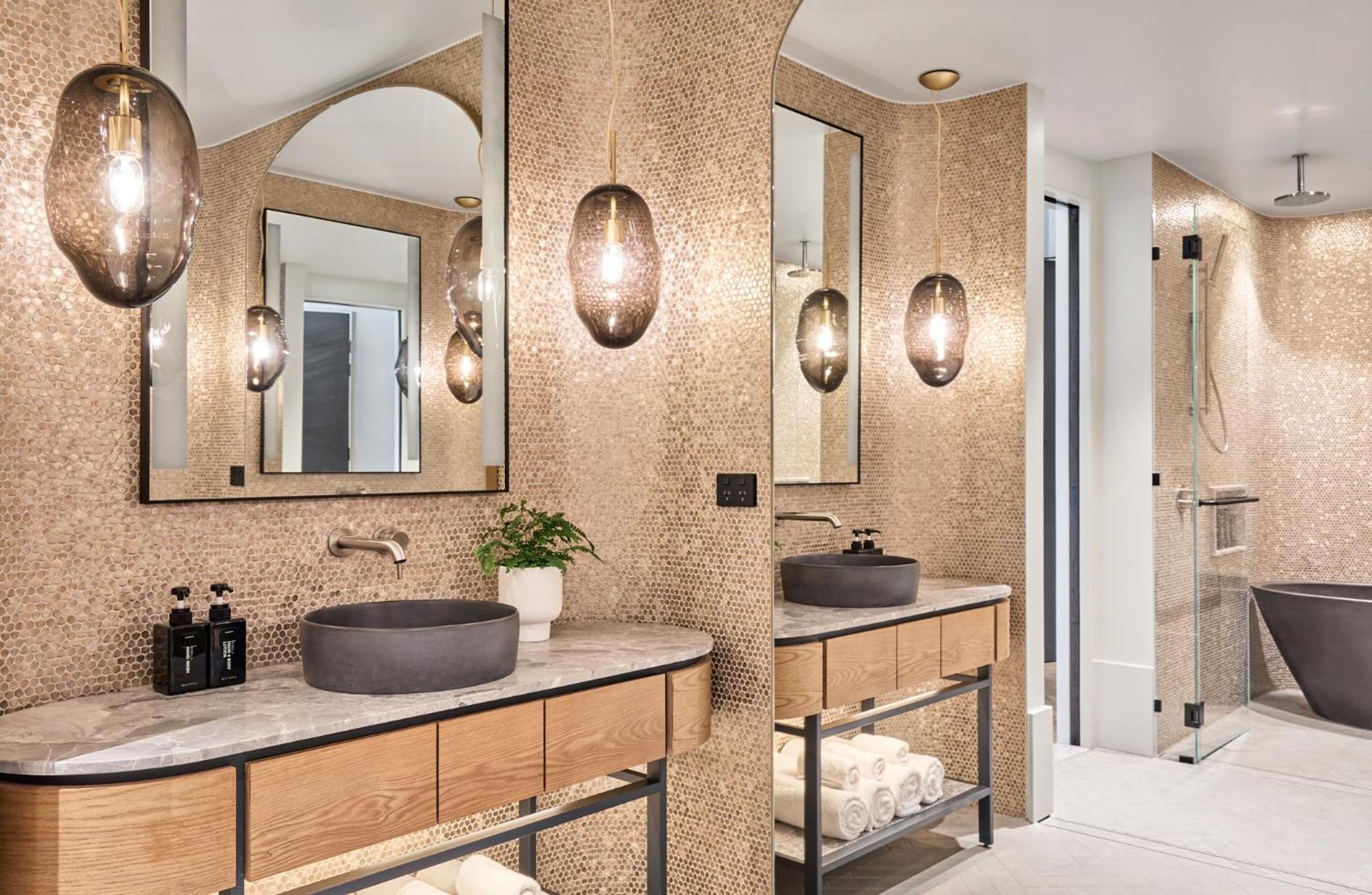 Crystalbrook Kingsley Hotel Newcastle Bagian luar foto Bathroom