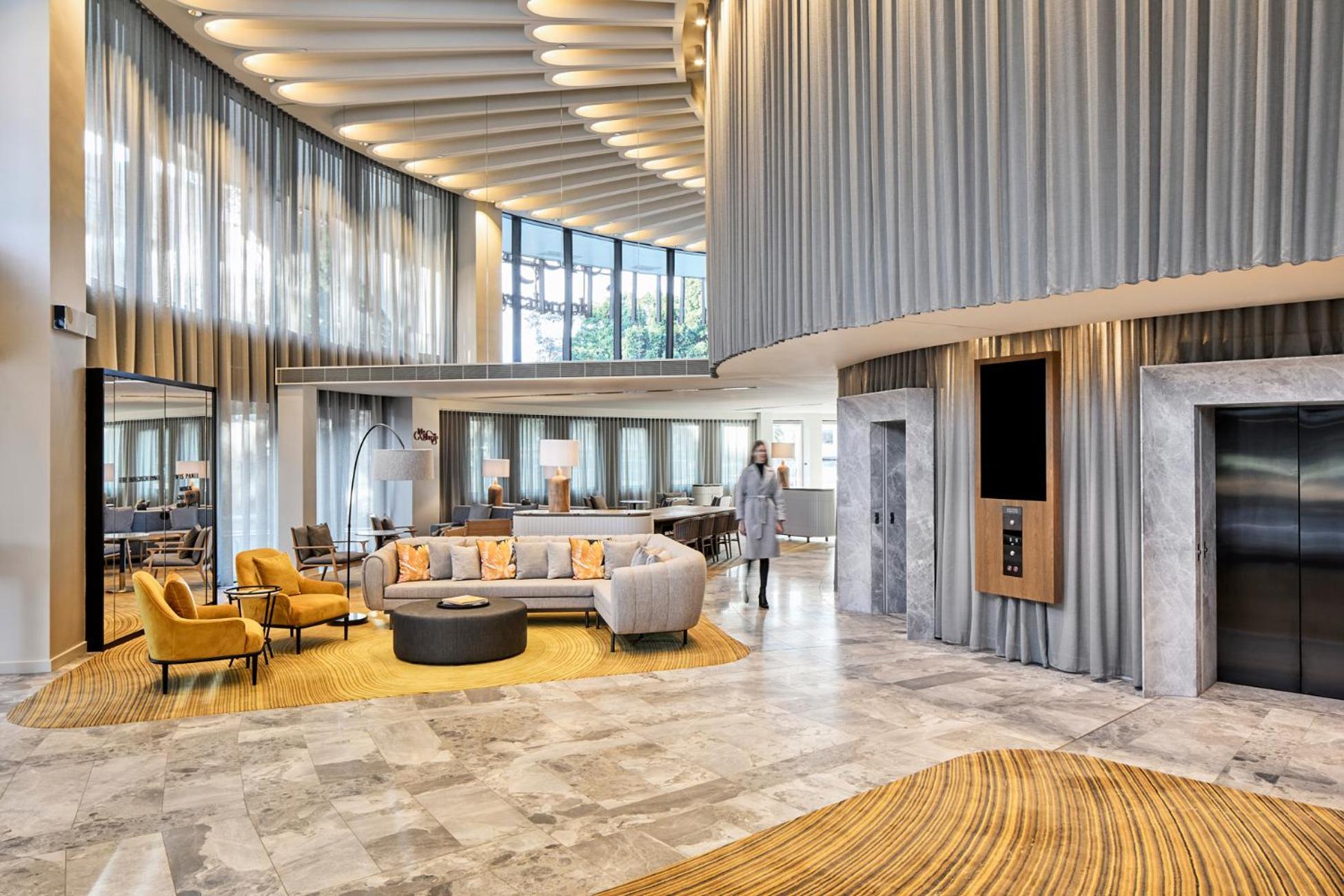 Crystalbrook Kingsley Hotel Newcastle Bagian luar foto The lobby of the hotel