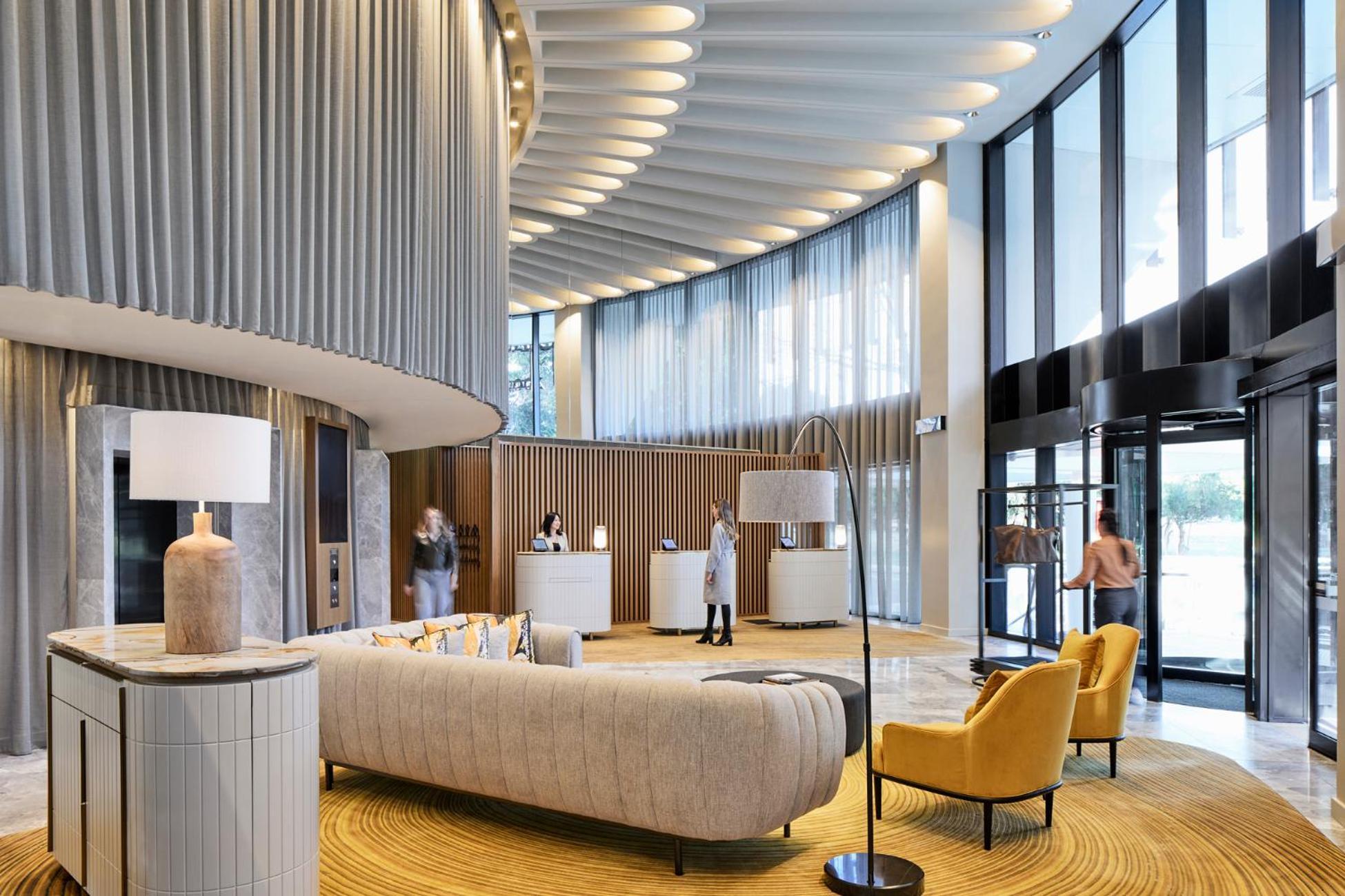 Crystalbrook Kingsley Hotel Newcastle Bagian luar foto The lobby of the hotel
