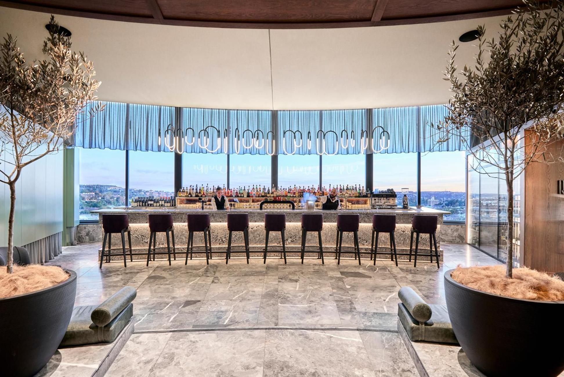Crystalbrook Kingsley Hotel Newcastle Bagian luar foto The bar at the top of the hotel